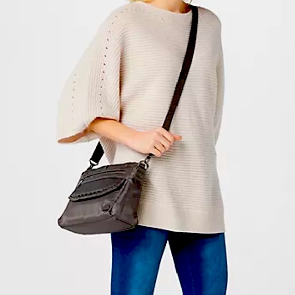 LUG Pacer Crossbody - Picture 2 of 15